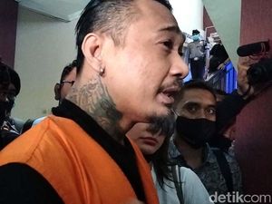Jerinx Angkat Bicara Soal Bercumbu Dalam Mobil Tahanan