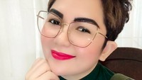 Gejala yang dirasakan Joy mirip seperti radang tenggorokan. Ada batuk gatal, keringat dingin, dan suhu tubuh yang mulai naik turun. Foto: Instagram joydestinytobing