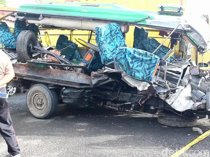 Kecelakaan enam kendaraan terjadi di Wonosobo pada Rabu (30/9/2020). Lima orang tewas dalam peristiwa itu.