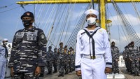 Sebanyak 12 prajurit KRI Bima Suci dan dua perwira menengah satuan tugas (satgas) Kartika Jala Krida (KJK) 2020 mendapatkan kenaikan pangkat satu tingkat lebih tinggi dari pangkat semula.