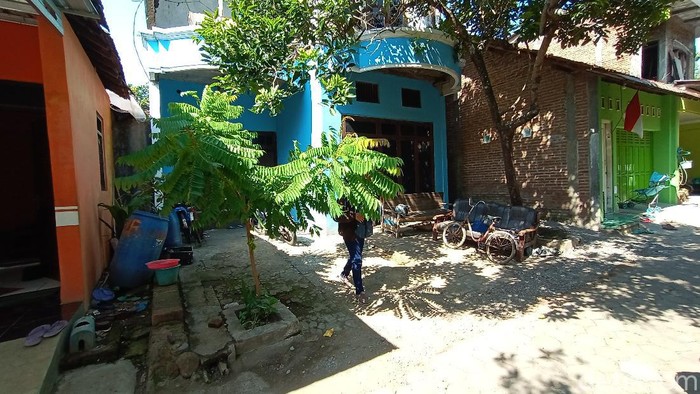 Kondisi rumah F di Desa Bae, Kecamatan Bae, Kudus, Kamis (1/10/2020). F sebelumnya ditangkap di Kabupaten Rembang terkait kasus terorisme pada Rabu (30/9/2020).