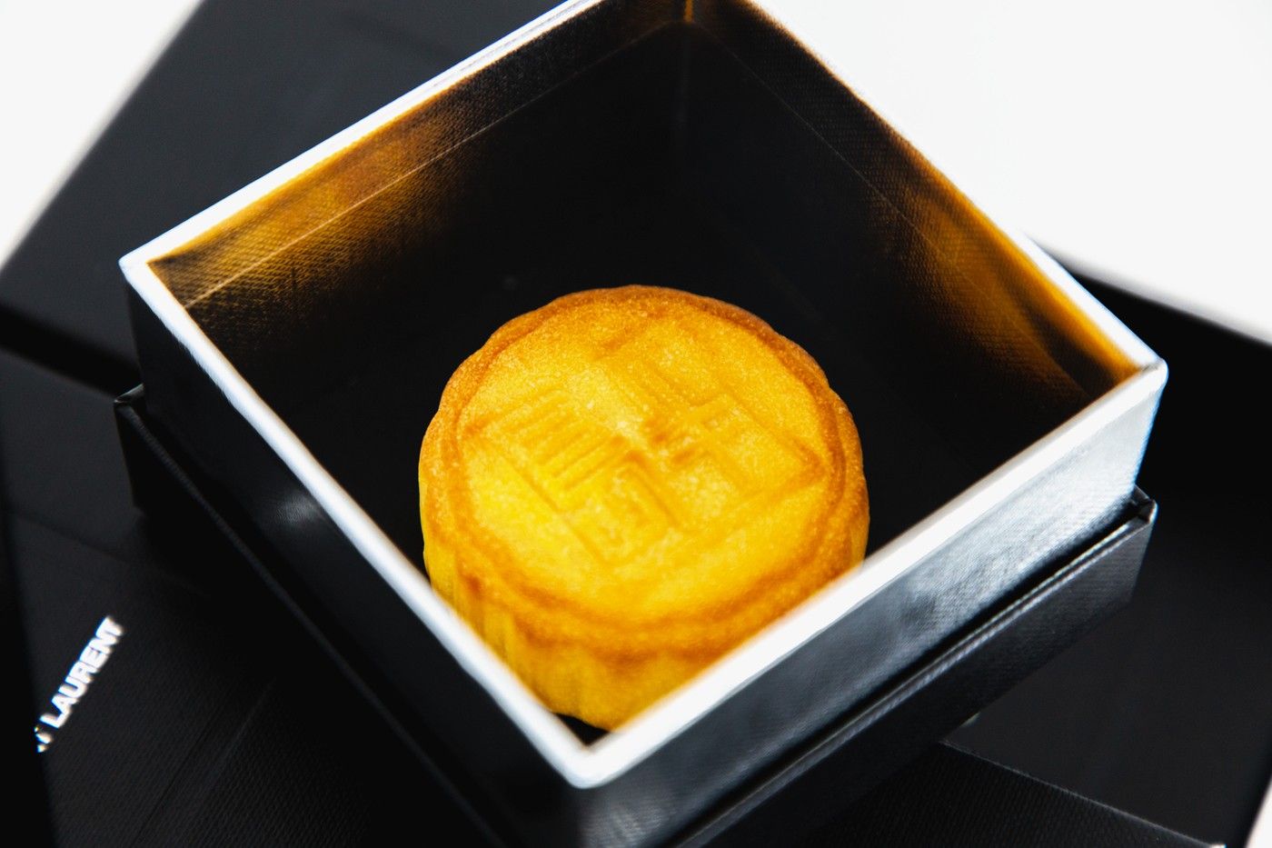 Kue bulan keluaran brand mode