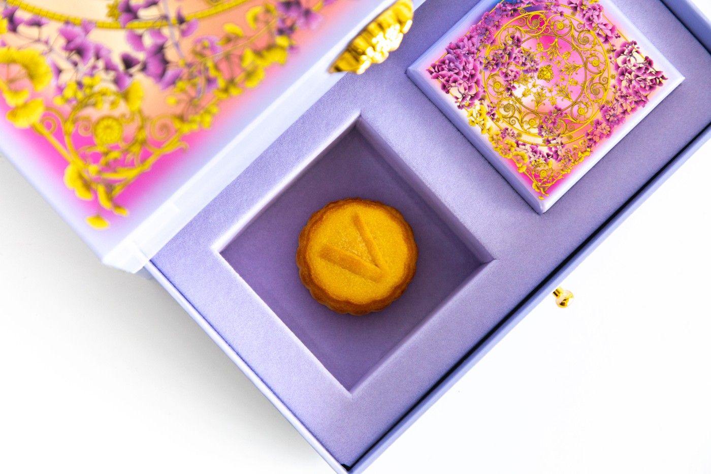 Kue bulan keluaran brand mode