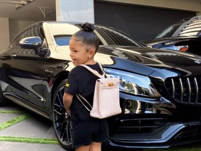Kylie Jenner dan putrinya Stormi