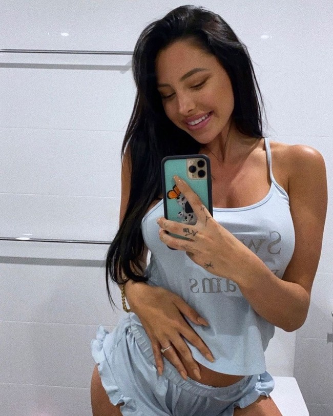 Ini selebgram bernama London Goheen yang kerap menuai kontroversi. Kontroversi terbaru yang dibuatnya adalah menjual foto seksi dengan perut hamil di Only Fans.  Foto: Instagram
