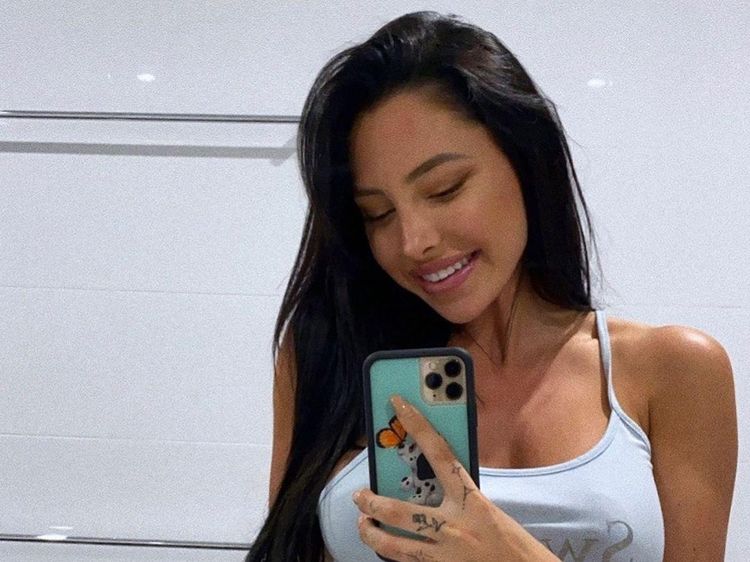 Foto: Selebgram Hamil yang Dihujat karena Jual Foto Seksi Pamer Perut