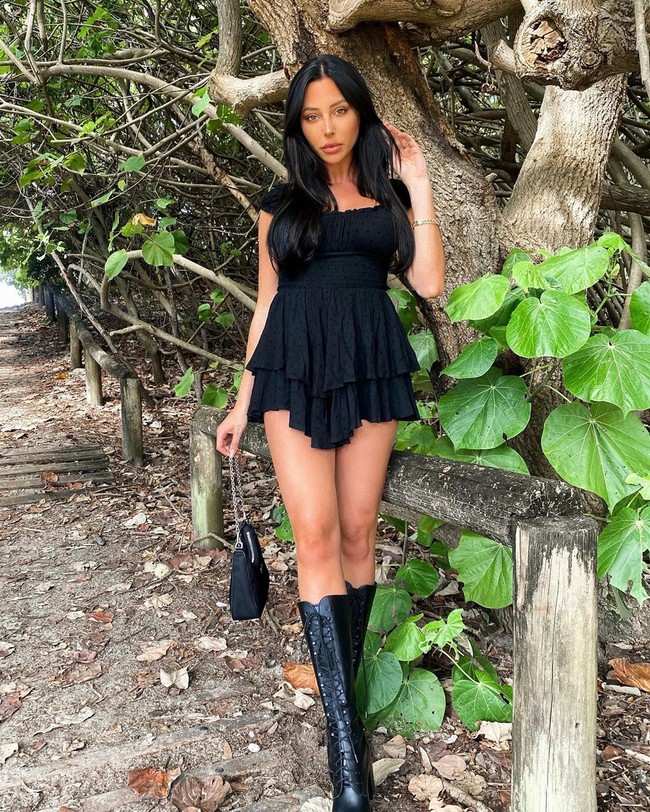 Di Instagramnya, beberapa kali London telah menunjukkan baby bump-nya.  Foto: Instagram