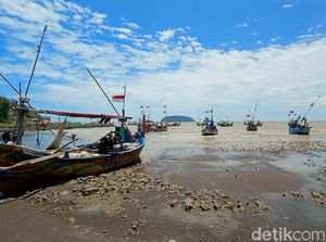Tentang Air Laut Surut di Pantai Benteng Portugis Jepara yang Viral