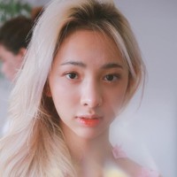 Untuk membayar terapi hormon, Peerada Namwong bekerja dengan menjadi model, endorsement dan bintang iklan. Foto: Facebook Peerada Namwong