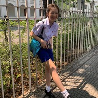 Dia merupakan lulusan Assumption College, sekolah Katolik yang semua muridnya laki-laki. Meskipun berpenampilan selayaknya wanita, Peerada Namwong harus tetap mengikuti aturan busana di sekolahnya. Foto: Facebook Peerada Namwong