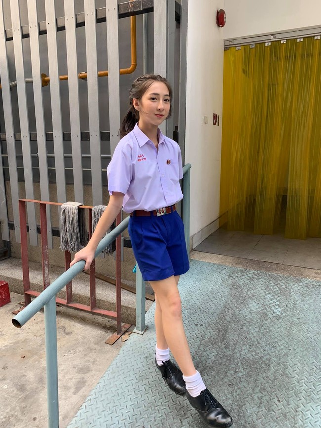 Transgender 18 tahun ini sempat jadi viral setelah awal tahun lalu dia mem-posting beberapa seri foto dirinya berseragam SMA. Foto: Facebook Peerada Namwong