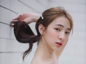 Selebgram Viral Cantik Saat Berbaju Sekolah, Identitas Asli Bikin Terkejut