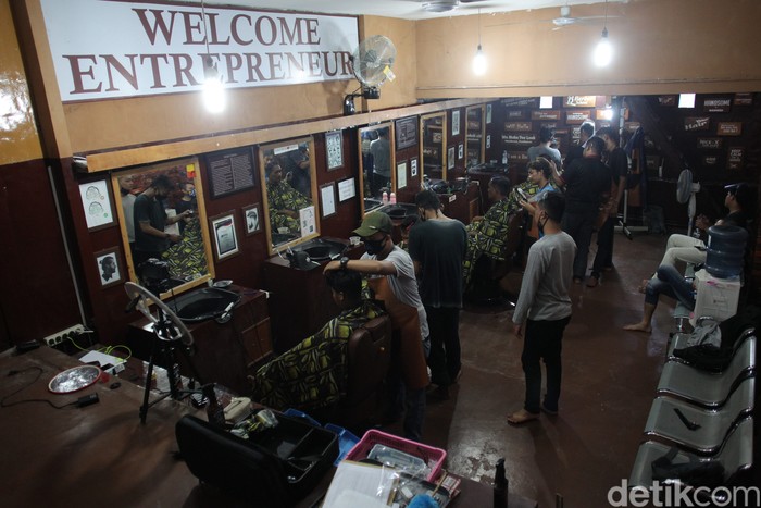 Pelatihan Usaha Potong Rambut  di Masa Pandemi