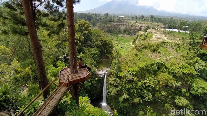Pesona Air Terjun Kedung Kayang yang Disebut Bisa Bikin Awet Muda Selain Candi Borobudur, Magelang juga punya destinasi wisata alam yang cukup mempesona yakni Air Terjun Kedung Kayang. Seperti apa potretnya?