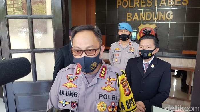 Polisi Bandung sudah serbar ratusan ribu masker untuk warga