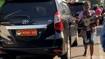 Potret Ibu Gendong Anak Saat Ngamen di Jalanan