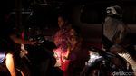 Potret Ibu Gendong Anak Saat Ngamen di Jalanan