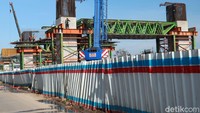 Sementara itu dari 13 tunnel alias terowongan dalam tanah. Sudah ada 3 yang selesai dibangun, Desember ini akan ada satu lagi yang selesai di kawasan Halim, Jakarta Timur.
