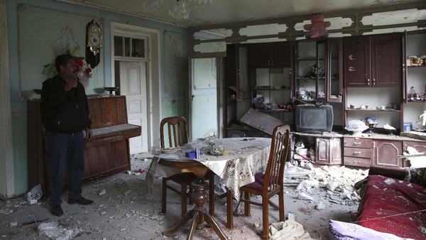 Rumah-rumah Ini Rusak Akibat Perang Armenia-Azerbaijan