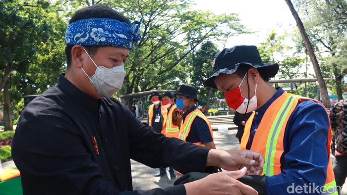 Sekda Bandung Ema Sumarna.