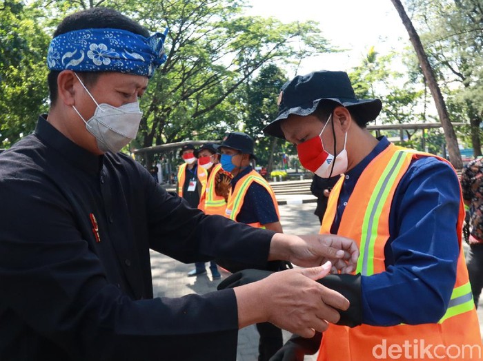 Sekda Bandung Ema Sumarna.