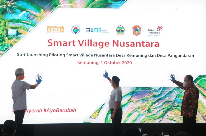 Peresmian desa percontohan pengembangan Smart Village Nusantara di Desa Kemuning, Jawa Tengah, Kamis (2/10/2020).