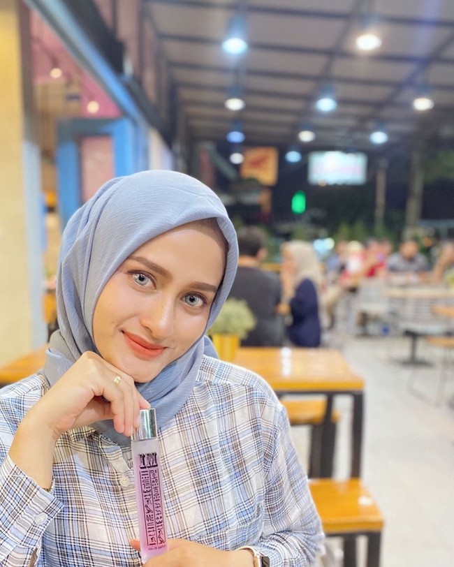 Usaha keras mahasiswi koas RSGM Unsiyah, Banda Aceh ini pun membuahkan hasil. Berat badannya turun menjadi 50 kg. Dan buah dari keberhasilannya menurunkan berat badan ini adalah pria yang dahulu menyakiti hatinya malah meminta maaf dan menyesal serta memintanya kembali pacaran. Foto: Instagram @tarysyhntya