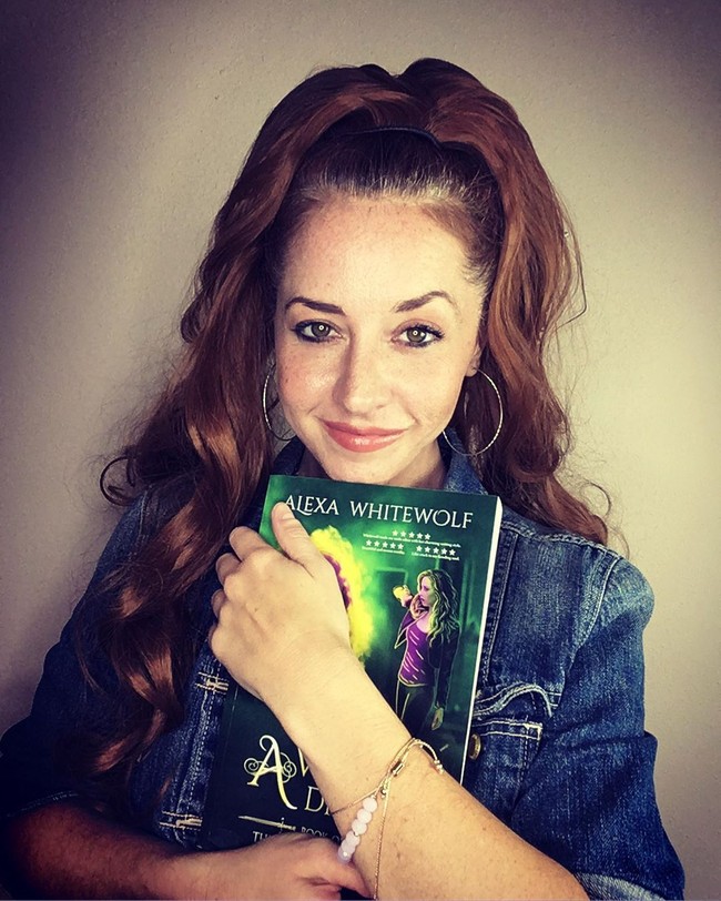 Tris Marie adalah seorang aktris AS yang belakangan beralih ke TikTok. Punya cukup banyak follower karena video-video bertema kekinian, tak disangka usianya sudah tidak bisa dibilang muda. Foto: Instagram @tris.marie