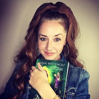 Tris Marie adalah seorang aktris AS yang belakangan beralih ke TikTok. Punya cukup banyak follower karena video-video bertema kekinian, tak disangka usianya sudah tidak bisa dibilang muda. Foto: Instagram @tris.marie