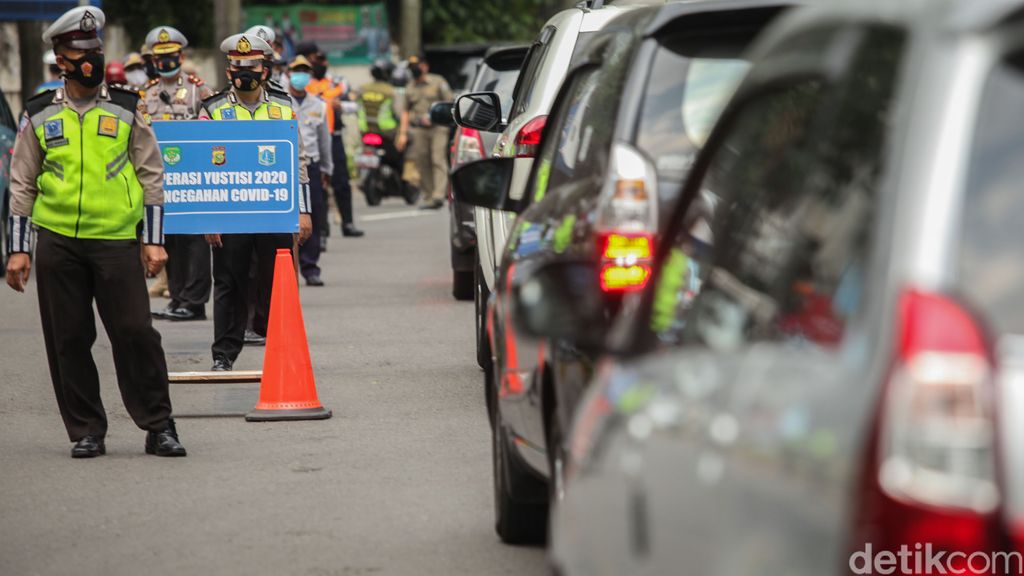 Operasi Yustisi gencar dilakukan untuk memastikan warga mematuhi protokol kesehatan. Di hari ke-18 total denda dari pelanggar mencapai Rp 2 miliar lho.