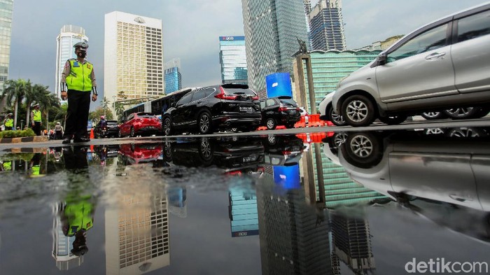 18 Hari Operasi Yustisi, Denda Pelanggar Capai Rp 2 Miliar Operasi Yustisi gencar dilakukan untuk memastikan warga mematuhi protokol kesehatan. Di hari ke-18 total denda dari pelanggar mencapai Rp 2 miliar lho.
