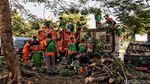 TNI AL Gerebek Sampah dan Lumpur di Waduk Pluit