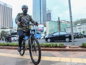 Video: Anies Perpanjang PSBB Masa Transisi