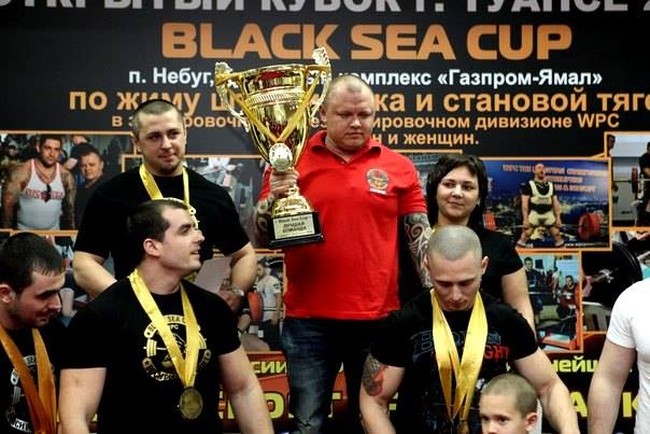 Penampilan maskulin Anna didapatkan setelah dirinya mengikuti pelatihan binaraga dan angkat beban selama bertahun-tahun. Walaupun demikian, Anna tetap selalu menganggap dirinya 100% wanita. Foto: Facebook/Anna Turaeva