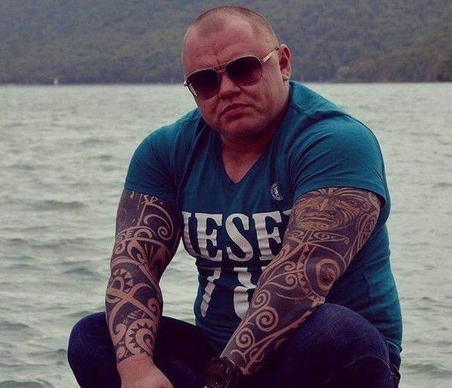 Anna menjelaskan bahwa walaupun penampilan dirinya terlihat seperti seorang pria, tetapi dia masih sangat menyukai hal-hal yang disukai oleh wanita-wanita pada umumnya. Seperti prosedur kosmetik, salon tata rambut, manikur, dan sebagainya. Foto: Facebook/Anna Turaeva