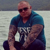 Anna menjelaskan bahwa walaupun penampilan dirinya terlihat seperti seorang pria, tetapi dia masih sangat menyukai hal-hal yang disukai oleh wanita-wanita pada umumnya. Seperti prosedur kosmetik, salon tata rambut, manikur, dan sebagainya. Foto: Facebook/Anna Turaeva