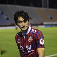Pemain bola lain yang terkenal karena kemampuan dan visualnya yang mirip aktor drama adalah Cho Yu Min. Atlet ganteng tersebut kini bermain untuk Suwon FC. Gelandang tengah berusia 23 tahun tersebut pernah memenangkan medali emas bersama timnas Korea Selatan U-23 saat Asian Games 2018. Foto: Instagram