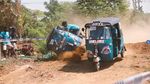 Balapan Bajaj di Jalur Offroad, Seru!