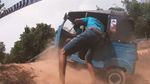 Balapan Bajaj di Jalur Offroad, Seru!