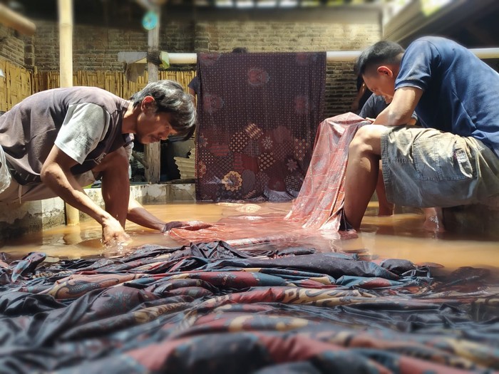 Presiden Jokowi hadiri acara peringatan Hari Batik Nasional di Mangkunegaran, Solo. Presiden Jokowi hadiri acara peringatan Hari Batik Nasional di Mangkunegaran, Solo, Rabu (2/10/2019).