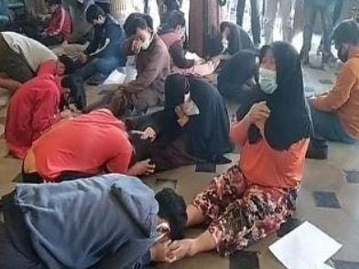 Biar Kapok! 18 Remaja Tawuran Dihukum Cuci Kaki Ibu-Ditantang Uji Nyali