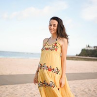 Terakhir ada Dahlia Poland yang juga memutuskan untuk menikah muda di usia 18 tahun. Dahlia menikah dengan Fandy Christian pada 24 November 2015 dan kini telah dikaruniai 3 orang anak. Foto: Instagram @dahliachr