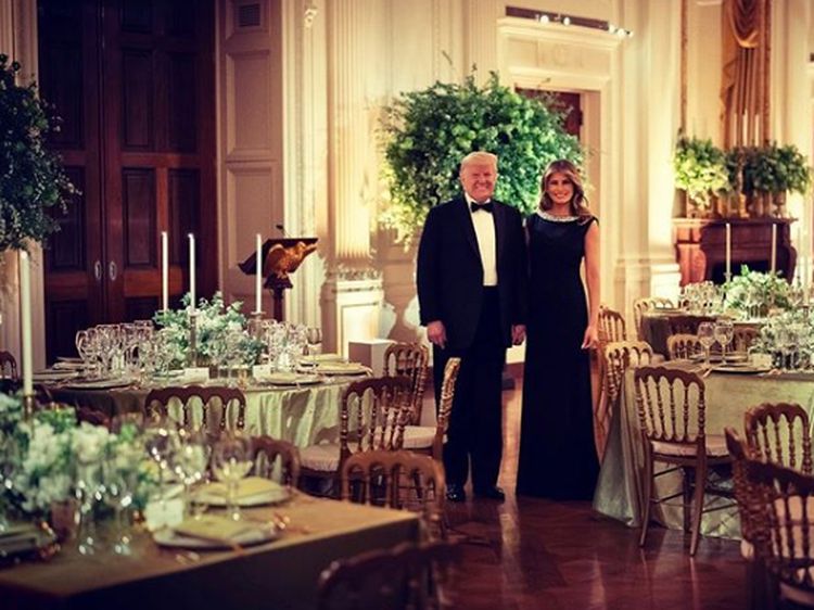 Momen Donald Trump Makan Hot Dog dan Melania Bikin Dessert