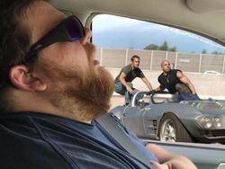 Kocaknya Netizen Edit Foto Pria Ini Pakai Photoshop