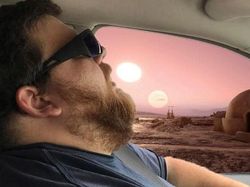 Kocaknya Netizen Edit Foto Pria Ini Pakai Photoshop