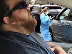 Kocaknya Netizen Edit Foto Pria Ini Pakai Photoshop