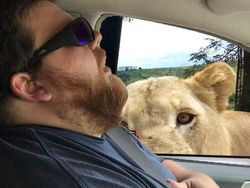 Kocaknya Netizen Edit Foto Pria Ini Pakai Photoshop