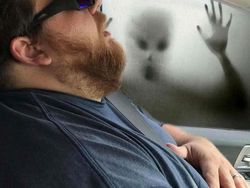 Kocaknya Netizen Edit Foto Pria Ini Pakai Photoshop