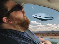 Kocaknya Netizen Edit Foto Pria Ini Pakai Photoshop