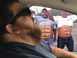 Kocaknya Netizen Edit Foto Pria Ini Pakai Photoshop